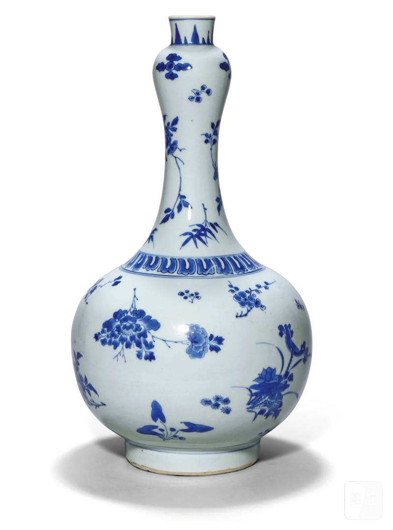 明崇祯 青花折枝花卉纹蒜头瓶